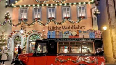 Käthe Wohlfahrt Rothenburg ob der Tauber lleva las tradiciones navideñas alemanas y las decoraciones tradicionales de todo el mundo.  Mercados navideños alemanes - Tradiciones navideñas alemanas - Navidad en Alemania - Árbol de Navidad alemán - Decoración navideña alemana