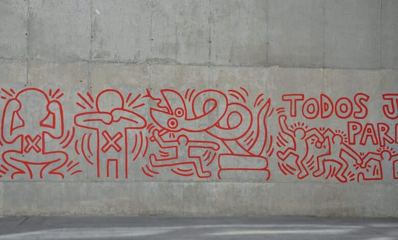 Mural de arte callejero de Keith Haring en El Raval