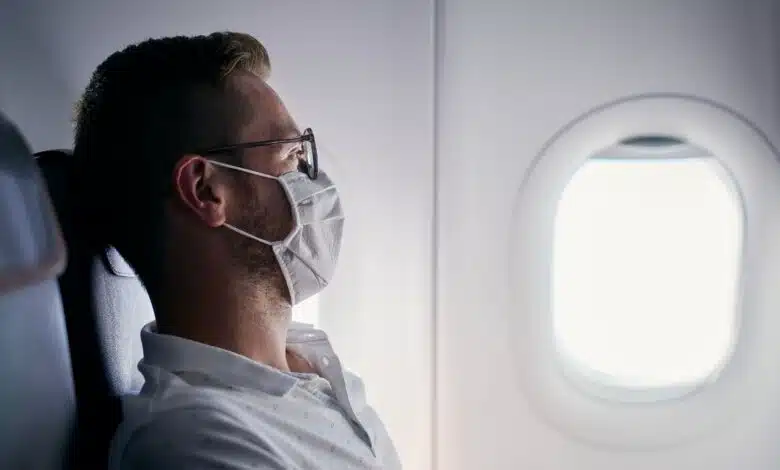 Cómo calmar la ansiedad en turbulencias, según asistentes de vuelo