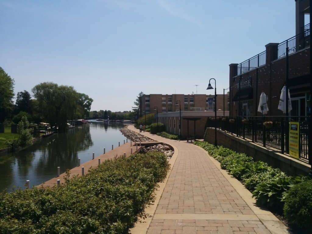 Paseo del río McHenry