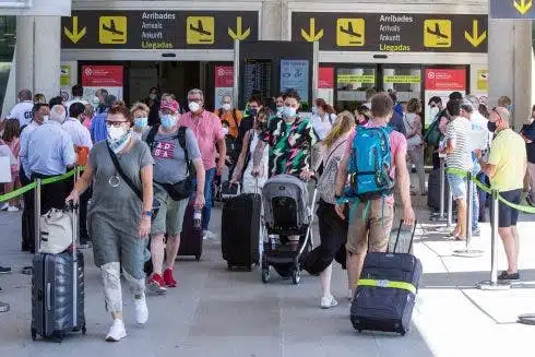 Las terminales del aeropuerto de España reabrirán para saludar o despedirse de familiares y amigos