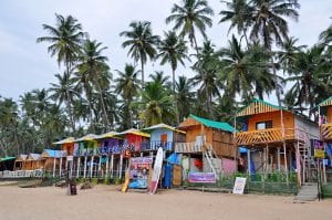 Cabañas de playa de Goa en la gira grupal de India