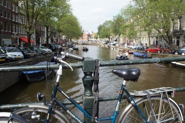 Ciclismo y navegación en Ámsterdam