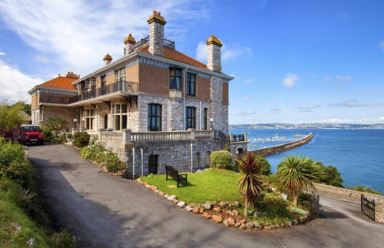 Brixham Manor House Devon con vista al agua - Lugares inusuales para quedarse en el Reino Unido