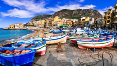 Explora pueblos pesqueros en tu itinerario por Sicilia