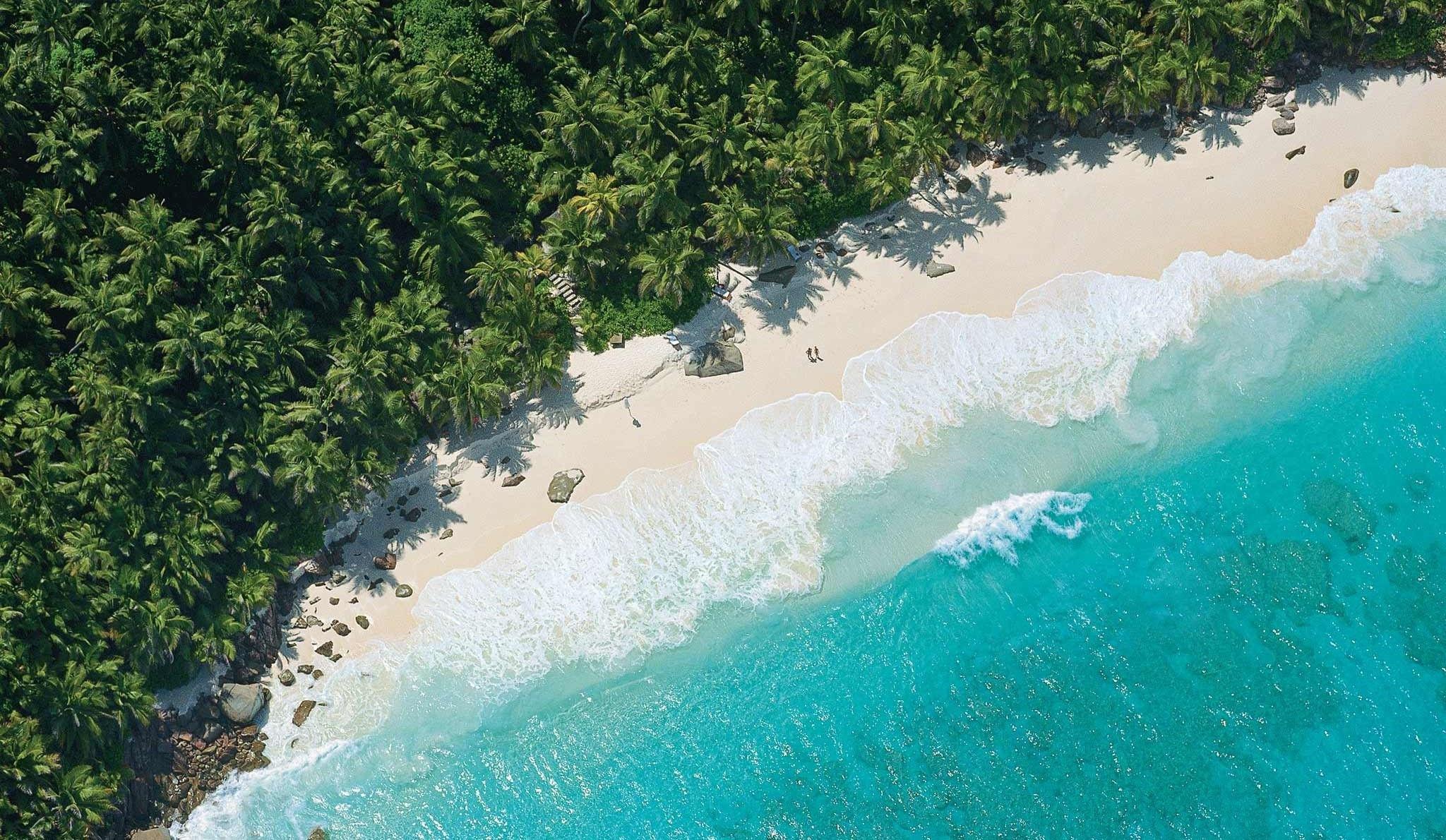 Hermosa playa de arena blanca en Seychelles