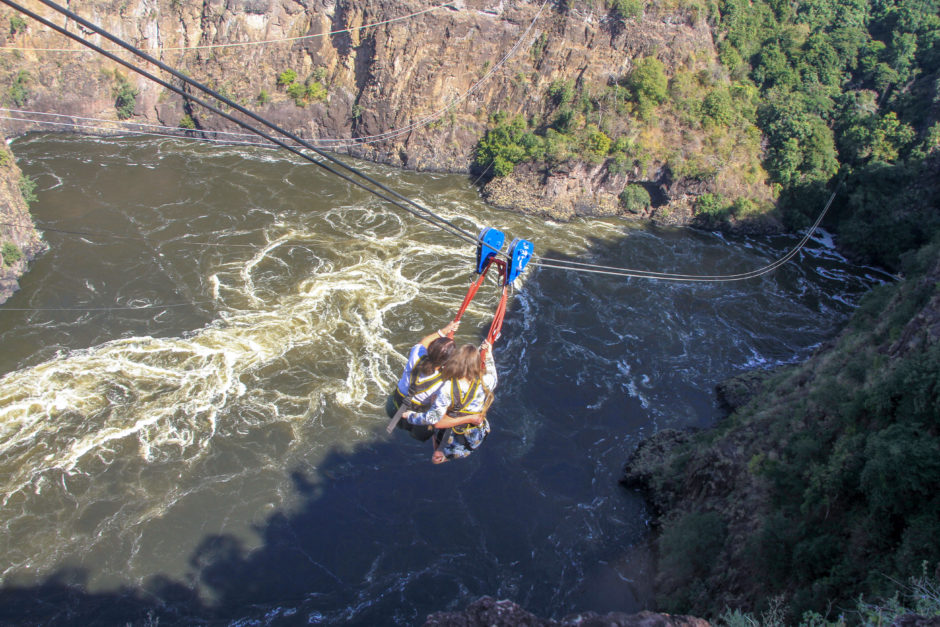 Tirolesa por el río Zambezi en las Cataratas Victoria