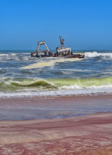 Naufragio de Zelia en la Costa de los Esqueletos en Namibia