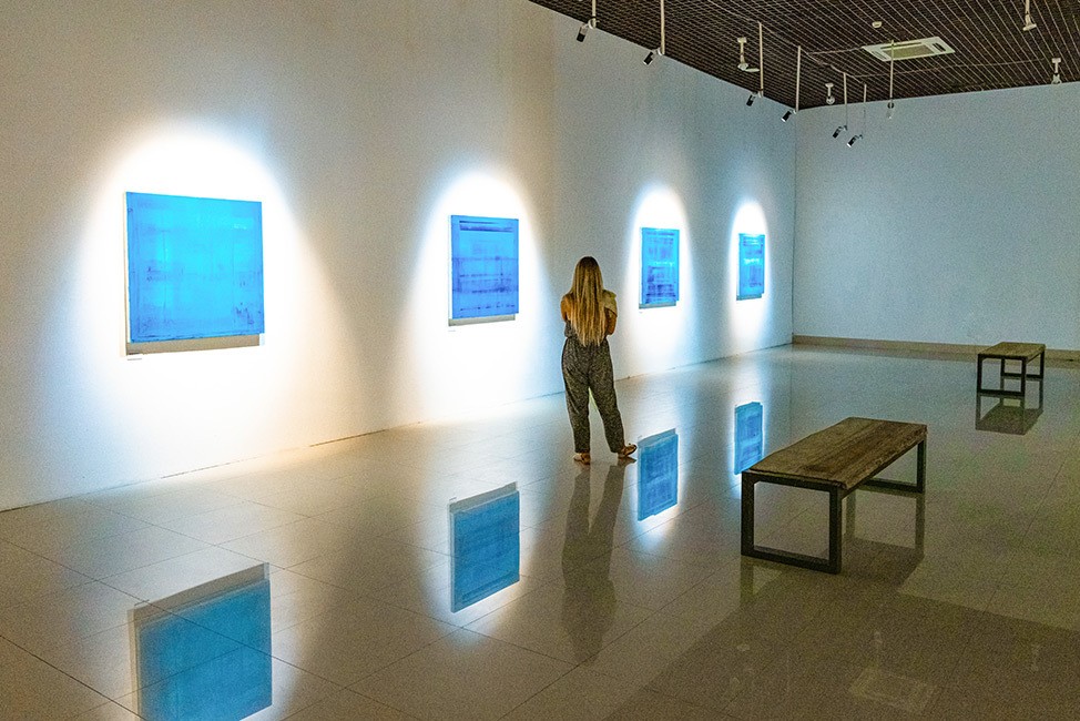 Exposición Towards Solitude de Samah Ahmed en la Galería Nacional de Malé