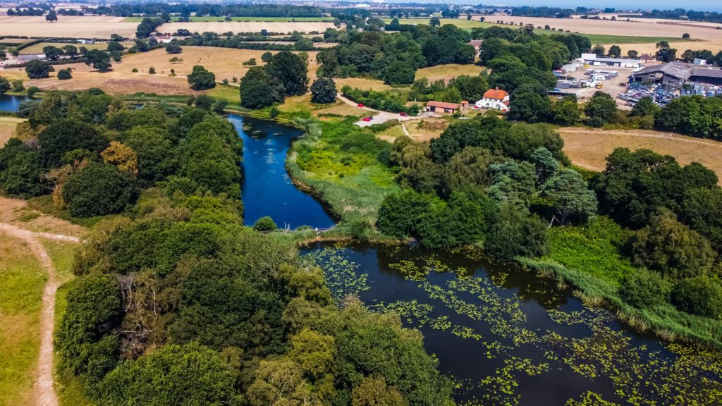 Campo de Suffolk visto desde el río
