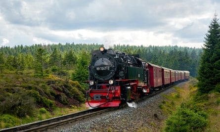 La red de vías sirve a las aldeas de las montañas orientales de Harz.
