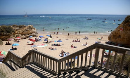 ahorrar dinero en Playa de Oura en Algarve, Albufeira, Portugal.