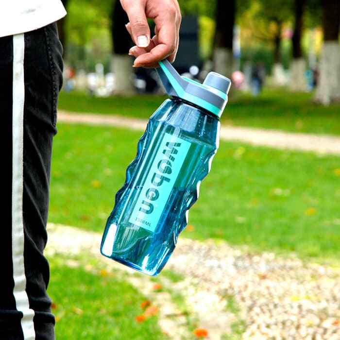 Botellas de agua para acampar