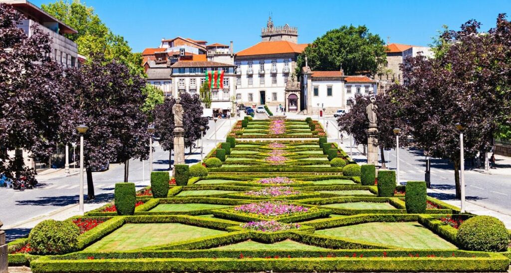 Guimarães - Ciudad Que Visitar Cerca de Oporto