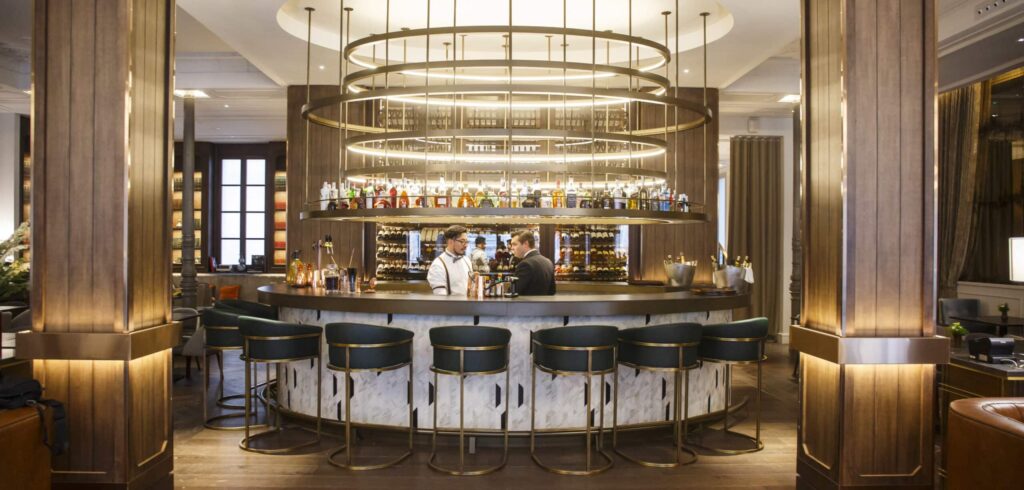 Navidad en el hotel más antiguo de Madrid camareros